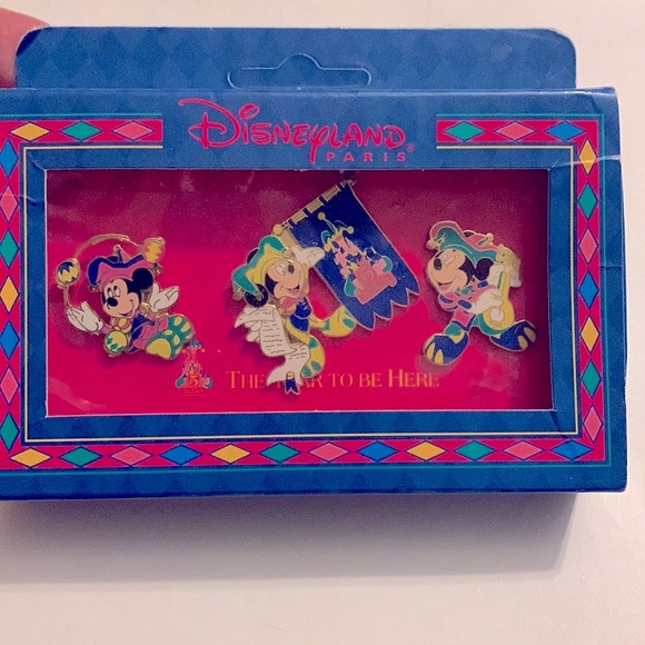 Disney Pins Paris 5 year - Picture 2 of 3